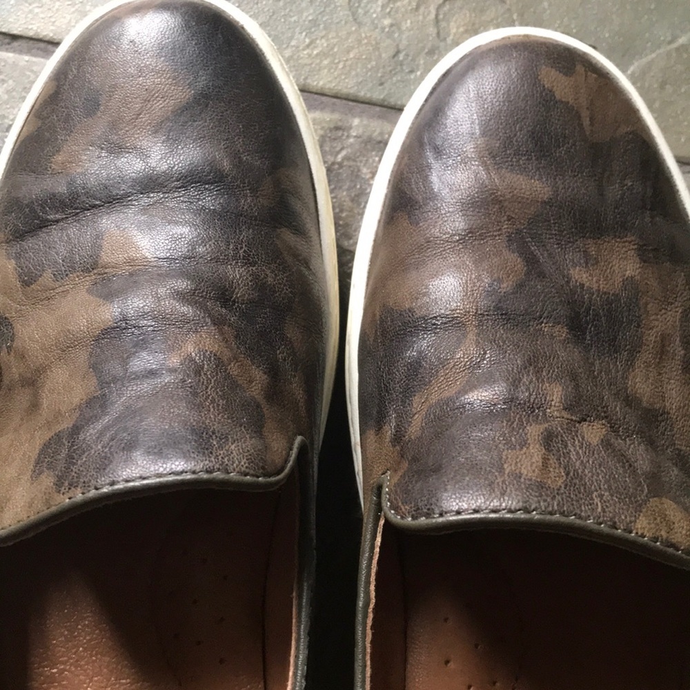 Shoes - Picture 8 of 13